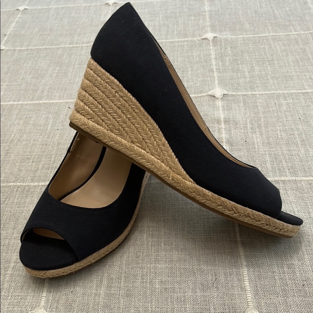 Bandolino Black Wedges